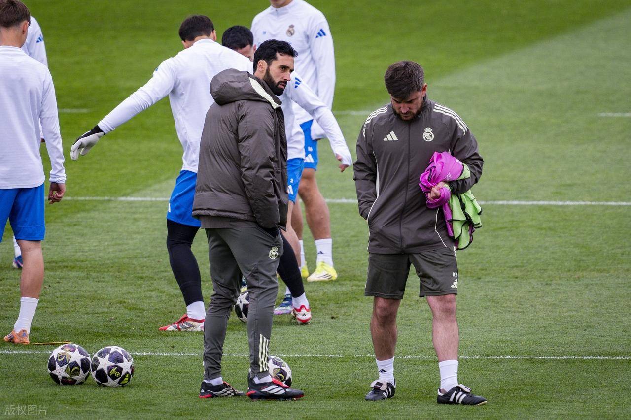 皇马完胜曼城原因揭晓！球迷揭开扎心内幕：阿韦洛亚早就看穿了